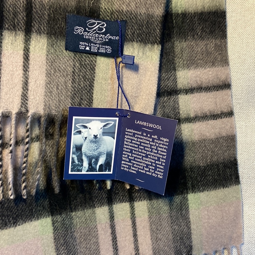 Ballantrae Edinburgh Lambswool scarf. Brand New with tag